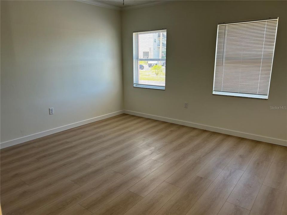 For Sale: $119,000 (1 beds, 1 baths, 725 Square Feet)