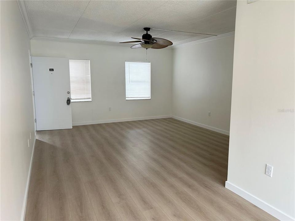 For Sale: $119,000 (1 beds, 1 baths, 725 Square Feet)
