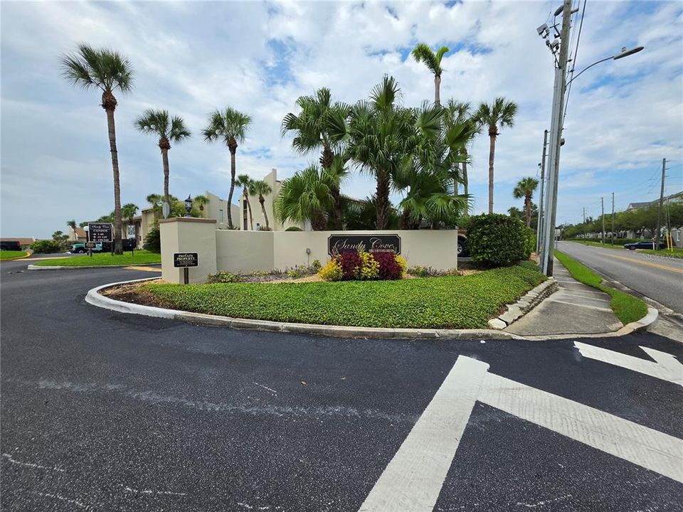For Rent: $1,350 (1 beds, 1 baths, 607 Square Feet)