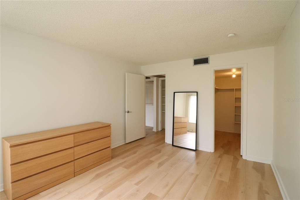 For Rent: $1,350 (1 beds, 1 baths, 607 Square Feet)