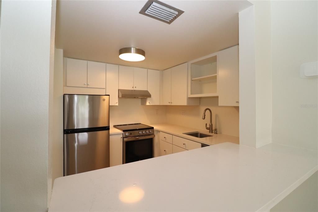 For Rent: $1,350 (1 beds, 1 baths, 607 Square Feet)