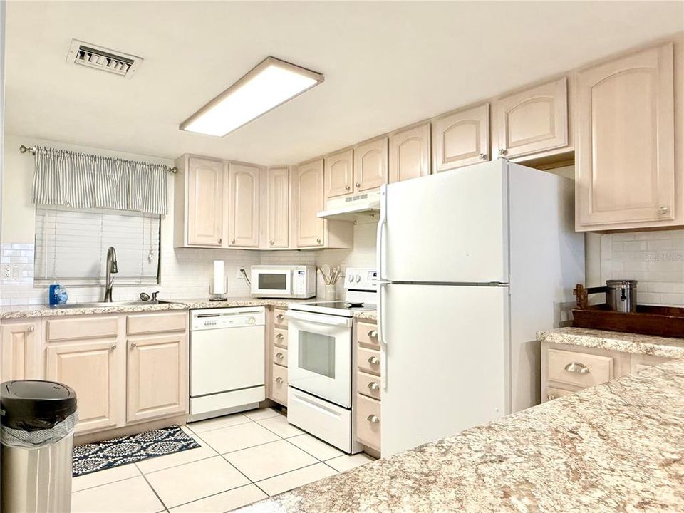 For Rent: $2,000 (2 beds, 2 baths, 1165 Square Feet)