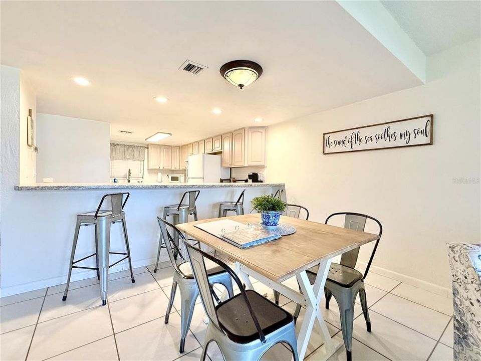 For Rent: $2,000 (2 beds, 2 baths, 1165 Square Feet)