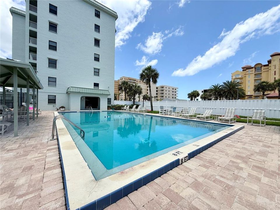 For Rent: $2,000 (2 beds, 2 baths, 1165 Square Feet)