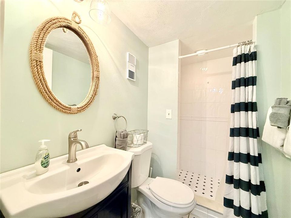 For Rent: $2,000 (2 beds, 2 baths, 1165 Square Feet)