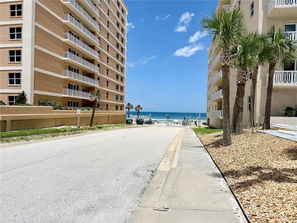 For Rent: $2,000 (2 beds, 2 baths, 1165 Square Feet)