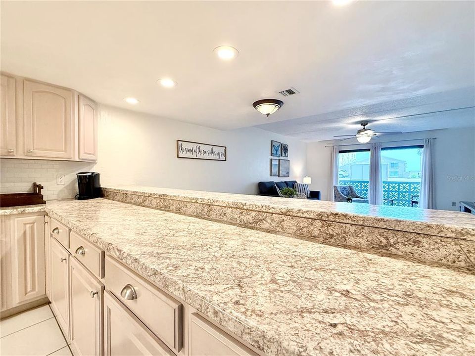 For Rent: $2,000 (2 beds, 2 baths, 1165 Square Feet)