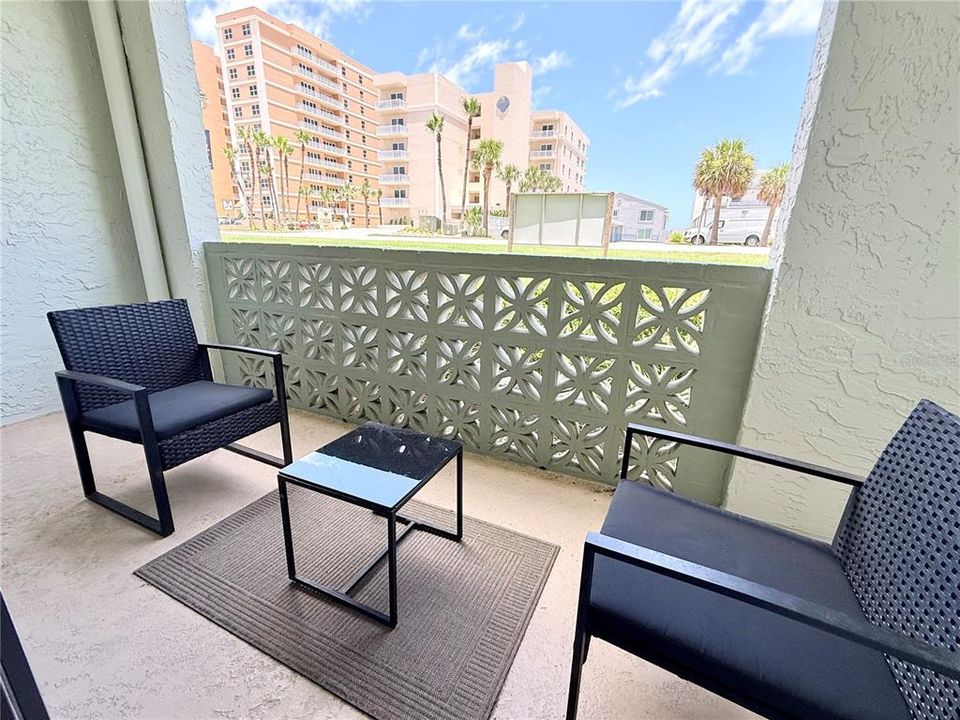 For Rent: $2,000 (2 beds, 2 baths, 1165 Square Feet)