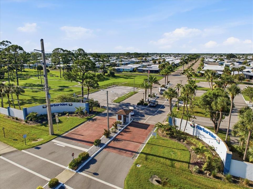 For Sale: $119,000 (2 beds, 2 baths, 959 Square Feet)