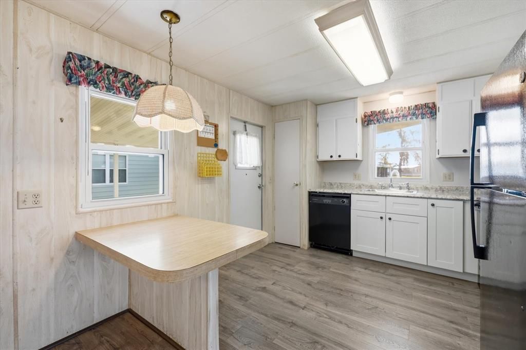 For Sale: $119,000 (2 beds, 2 baths, 959 Square Feet)