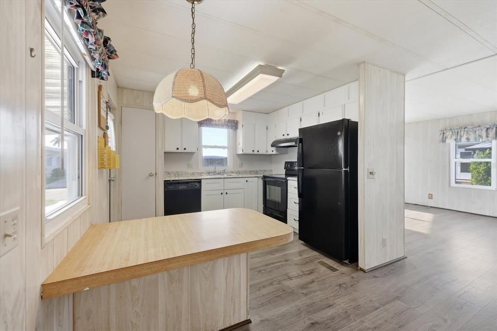 For Sale: $119,000 (2 beds, 2 baths, 959 Square Feet)
