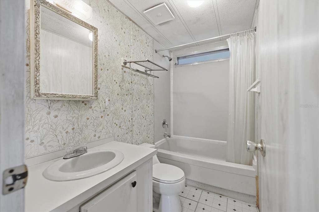 For Sale: $119,000 (2 beds, 2 baths, 959 Square Feet)