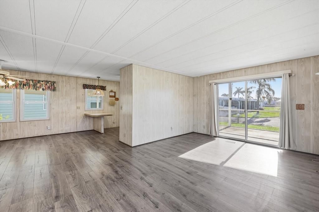 For Sale: $119,000 (2 beds, 2 baths, 959 Square Feet)
