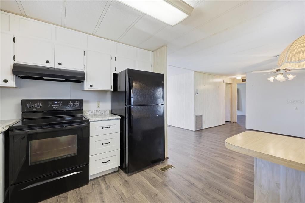 For Sale: $119,000 (2 beds, 2 baths, 959 Square Feet)