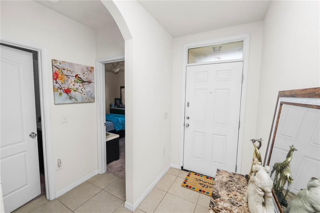 合同活跃: $285,000 (4 贝兹, 2 浴室, 1788 平方英尺)
