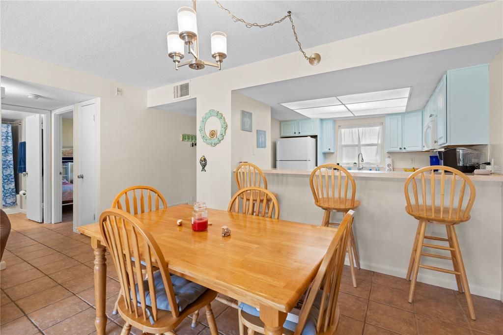 For Sale: $219,000 (2 beds, 2 baths, 1087 Square Feet)