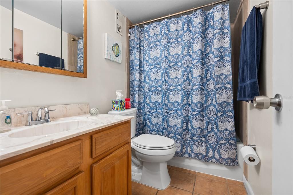 For Sale: $219,000 (2 beds, 2 baths, 1087 Square Feet)