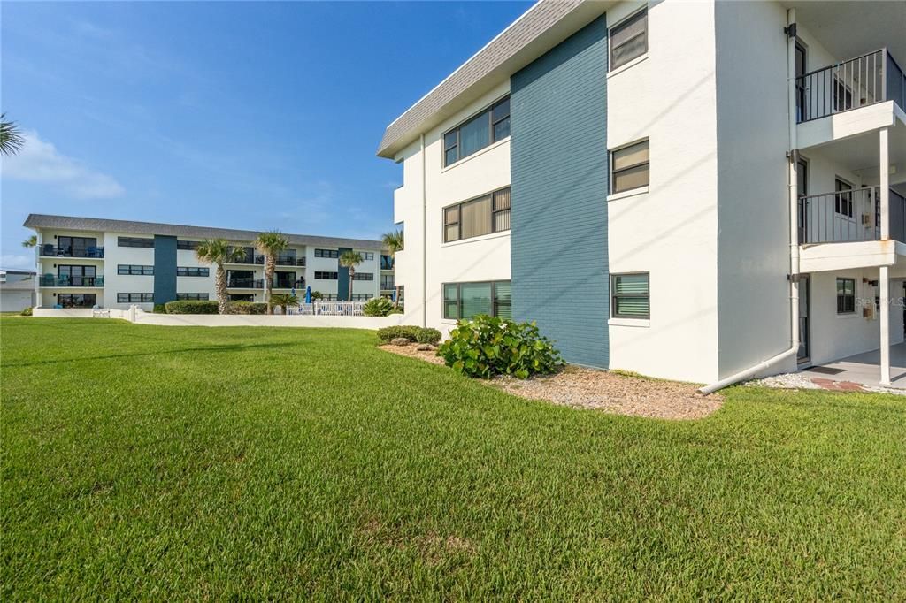 For Sale: $219,000 (2 beds, 2 baths, 1087 Square Feet)