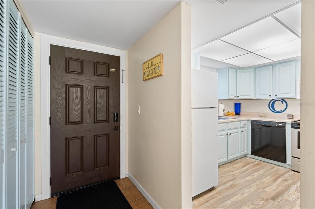 For Sale: $219,000 (2 beds, 2 baths, 1087 Square Feet)