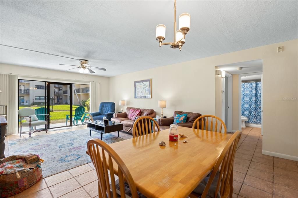 For Sale: $219,000 (2 beds, 2 baths, 1087 Square Feet)