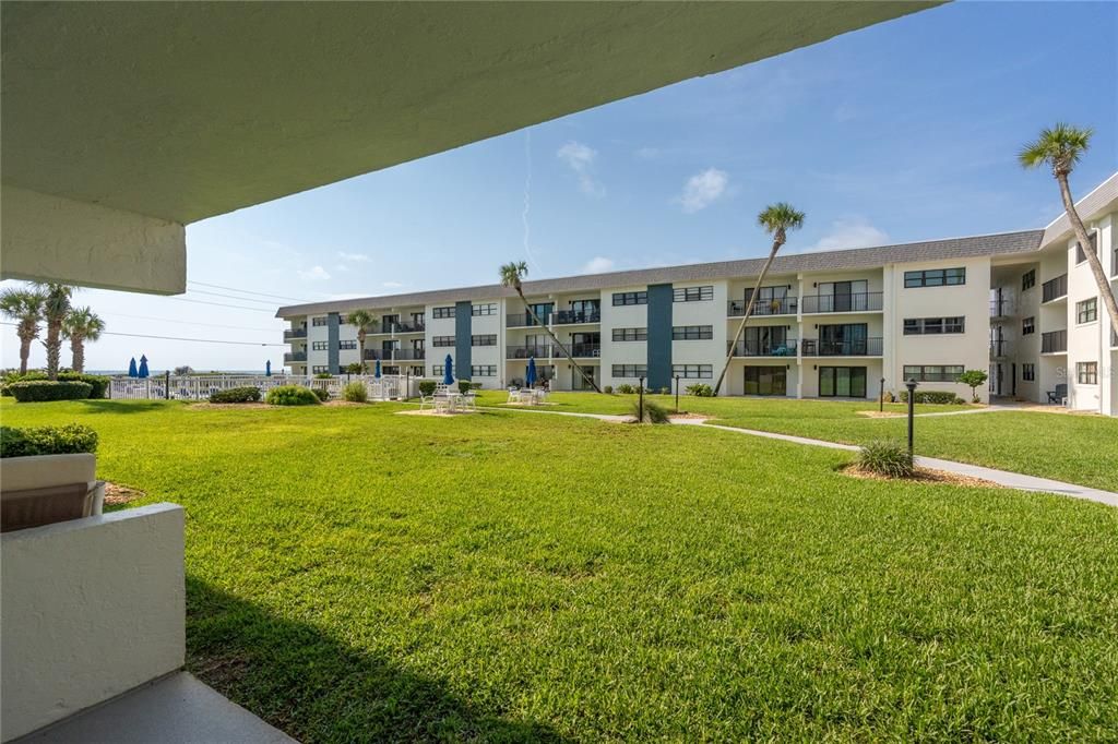 For Sale: $219,000 (2 beds, 2 baths, 1087 Square Feet)