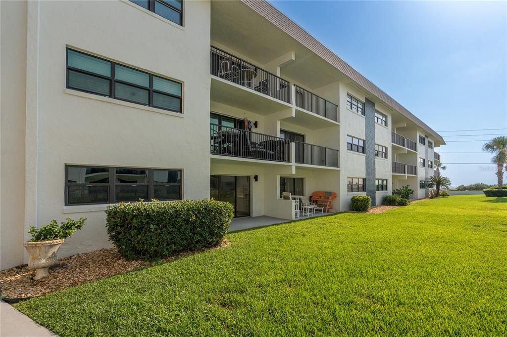 For Sale: $219,000 (2 beds, 2 baths, 1087 Square Feet)