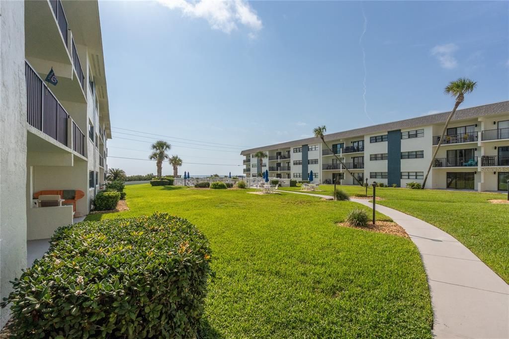 For Sale: $219,000 (2 beds, 2 baths, 1087 Square Feet)