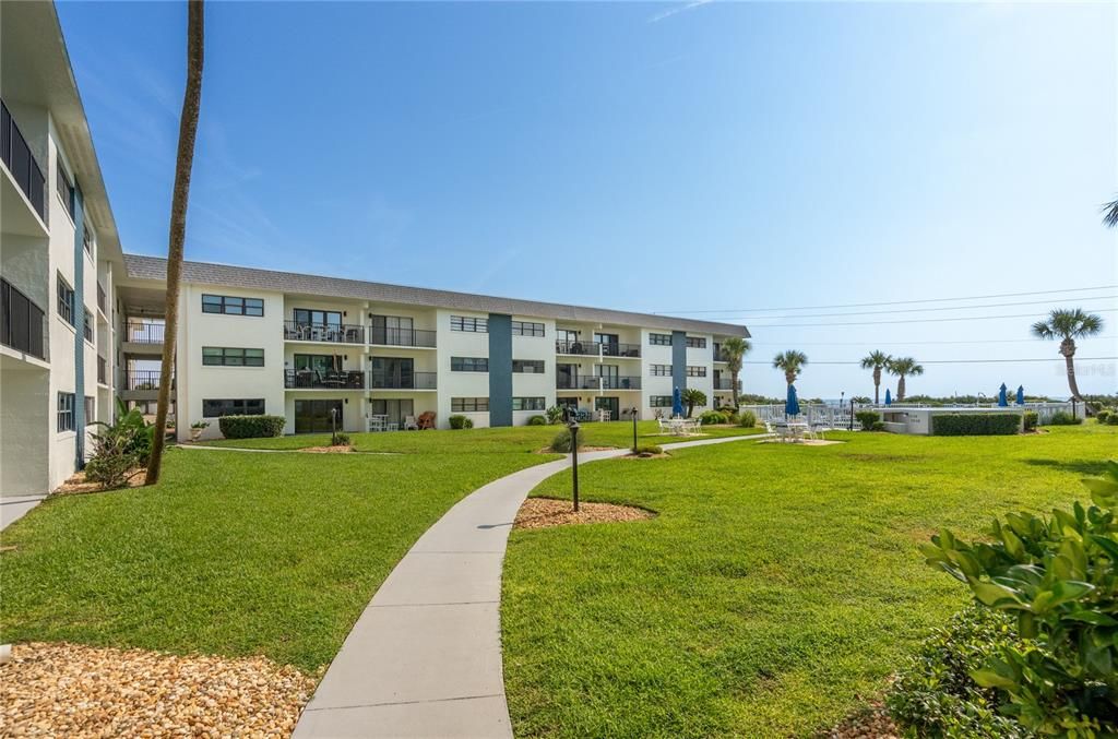 For Sale: $219,000 (2 beds, 2 baths, 1087 Square Feet)