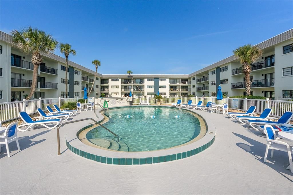For Sale: $219,000 (2 beds, 2 baths, 1087 Square Feet)
