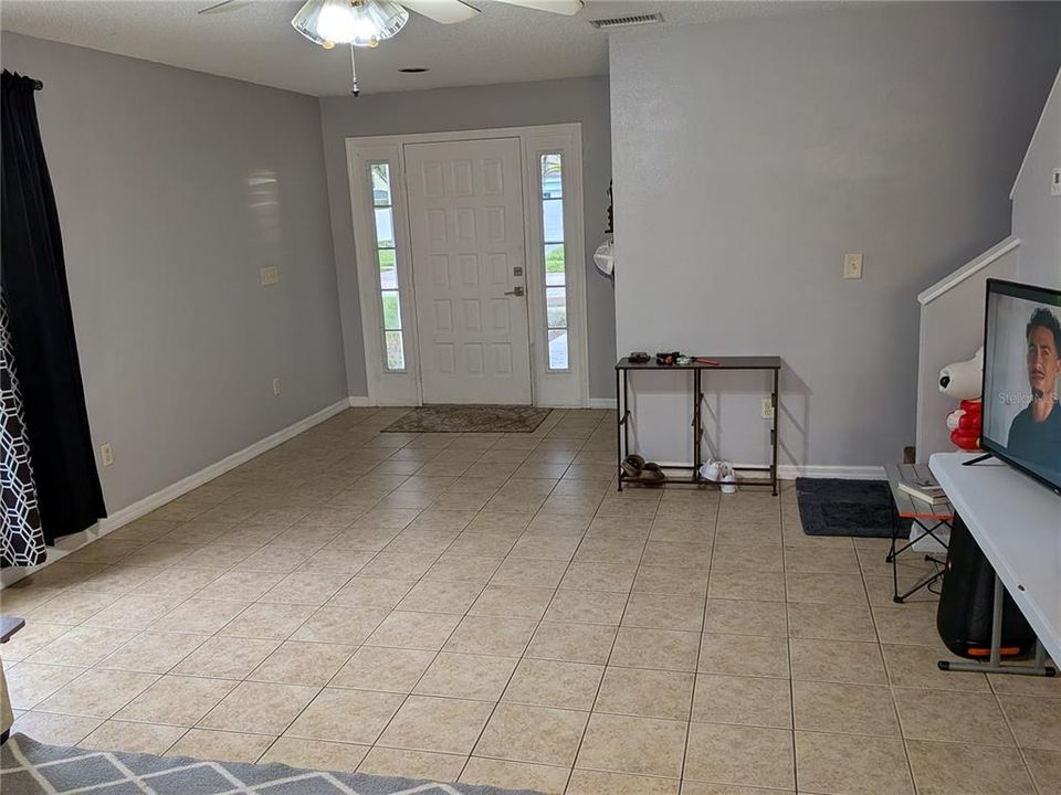 For Rent: $2,100 (4 beds, 2 baths, 1455 Square Feet)