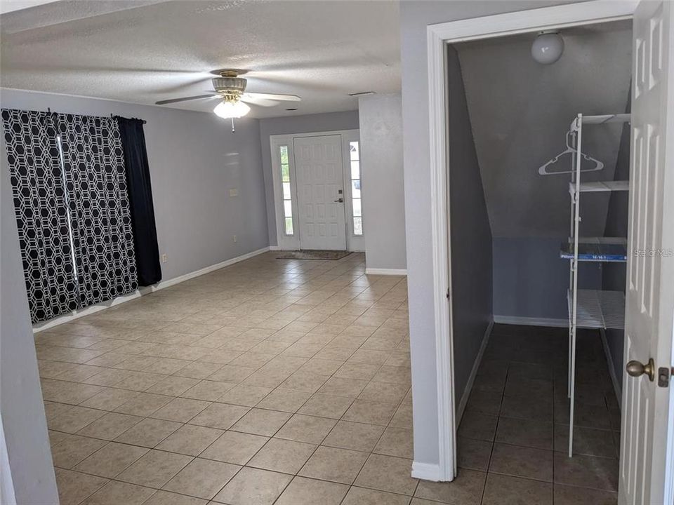 For Rent: $2,100 (4 beds, 2 baths, 1455 Square Feet)