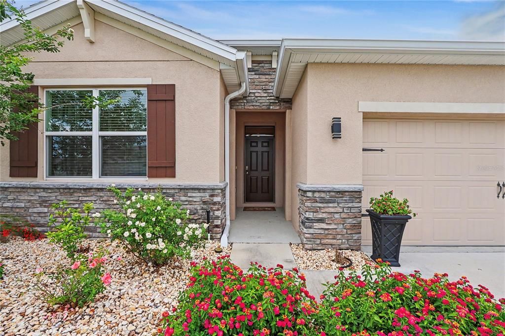 For Rent: $2,400 (4 beds, 2 baths, 2039 Square Feet)