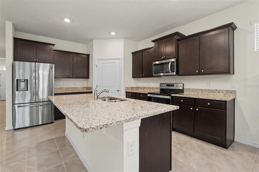 For Rent: $2,400 (4 beds, 2 baths, 2039 Square Feet)