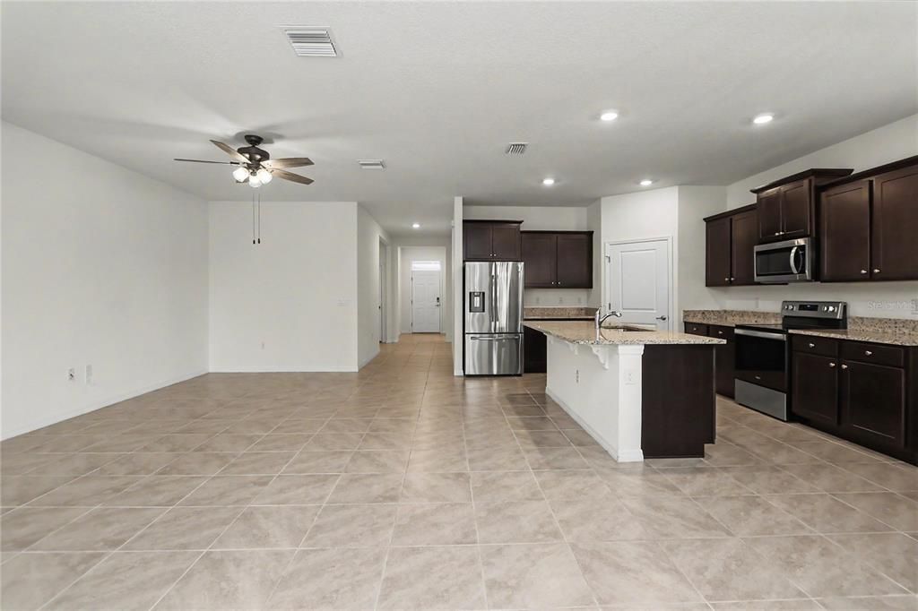 For Rent: $2,400 (4 beds, 2 baths, 2039 Square Feet)