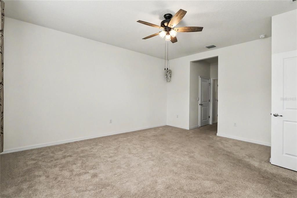For Rent: $2,400 (4 beds, 2 baths, 2039 Square Feet)
