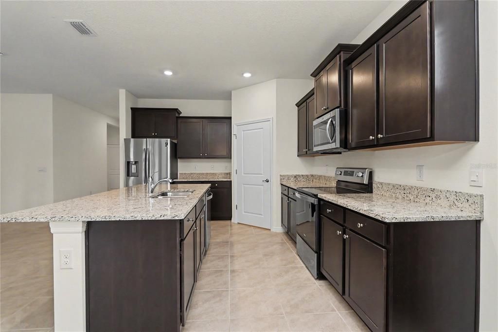 For Rent: $2,400 (4 beds, 2 baths, 2039 Square Feet)