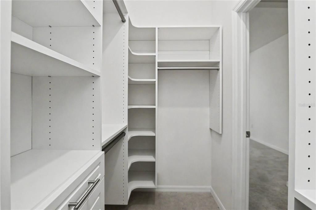 For Rent: $2,400 (4 beds, 2 baths, 2039 Square Feet)