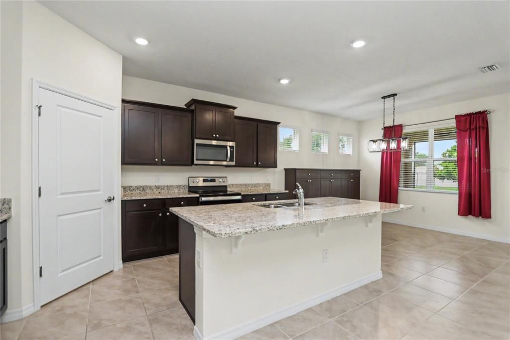For Rent: $2,400 (4 beds, 2 baths, 2039 Square Feet)