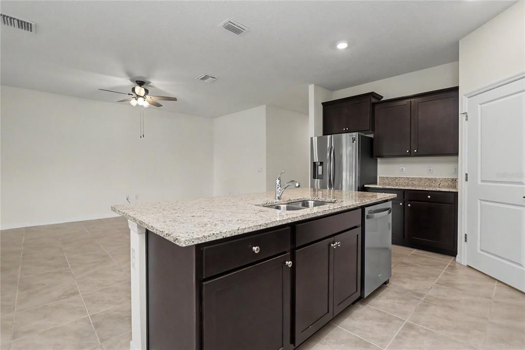 For Rent: $2,400 (4 beds, 2 baths, 2039 Square Feet)