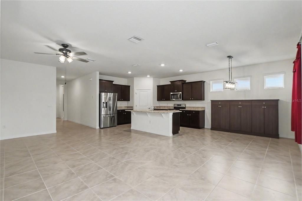 For Rent: $2,400 (4 beds, 2 baths, 2039 Square Feet)