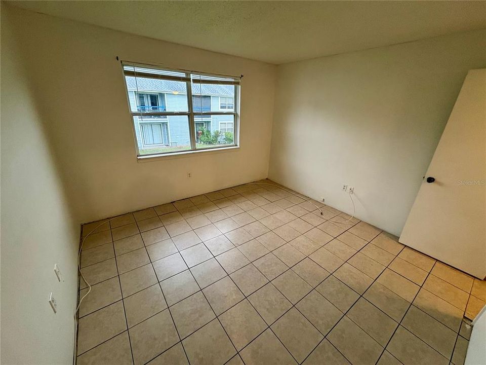 Active With Contract: $133,000 (2 beds, 2 baths, 879 Square Feet)