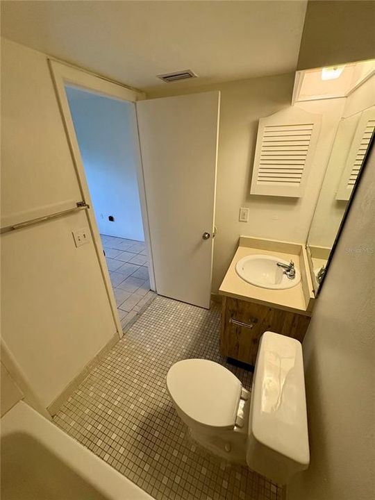 Active With Contract: $133,000 (2 beds, 2 baths, 879 Square Feet)