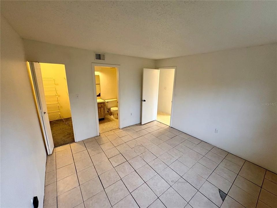 Active With Contract: $133,000 (2 beds, 2 baths, 879 Square Feet)