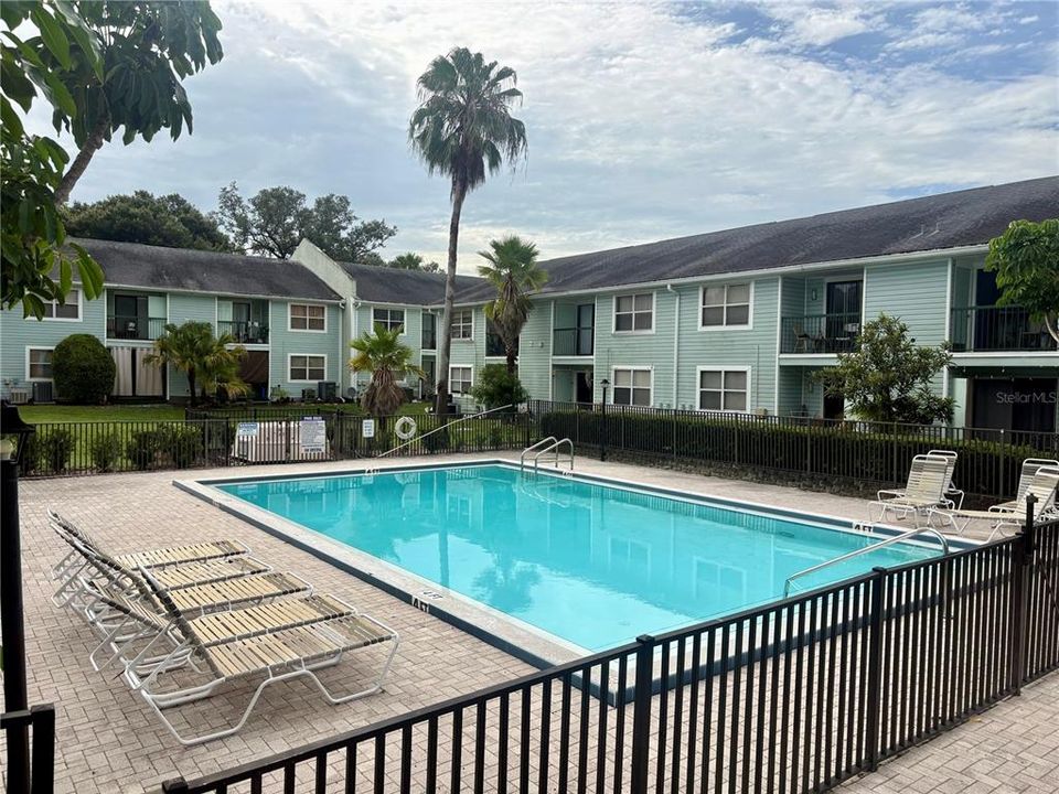 Active With Contract: $133,000 (2 beds, 2 baths, 879 Square Feet)