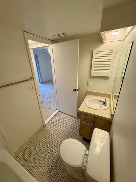 Active With Contract: $133,000 (2 beds, 2 baths, 879 Square Feet)