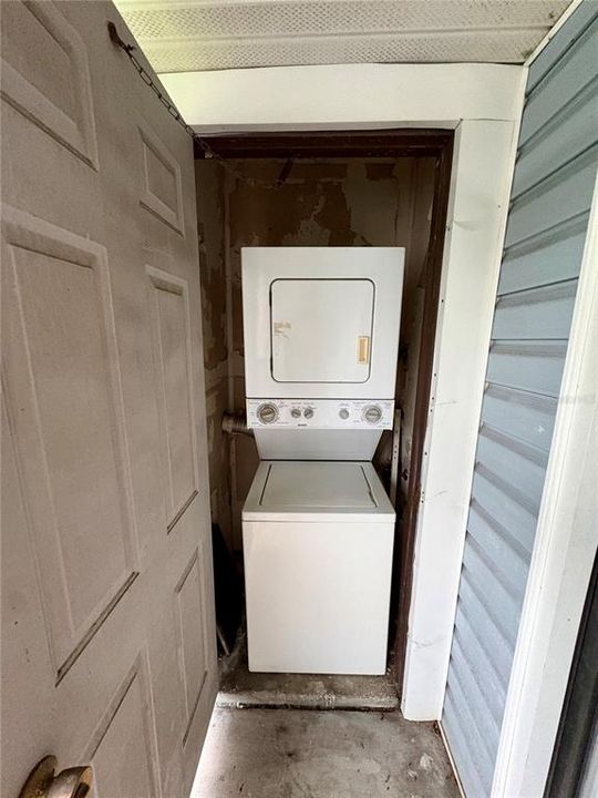 Active With Contract: $133,000 (2 beds, 2 baths, 879 Square Feet)
