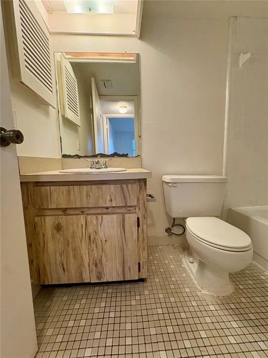 Active With Contract: $133,000 (2 beds, 2 baths, 879 Square Feet)