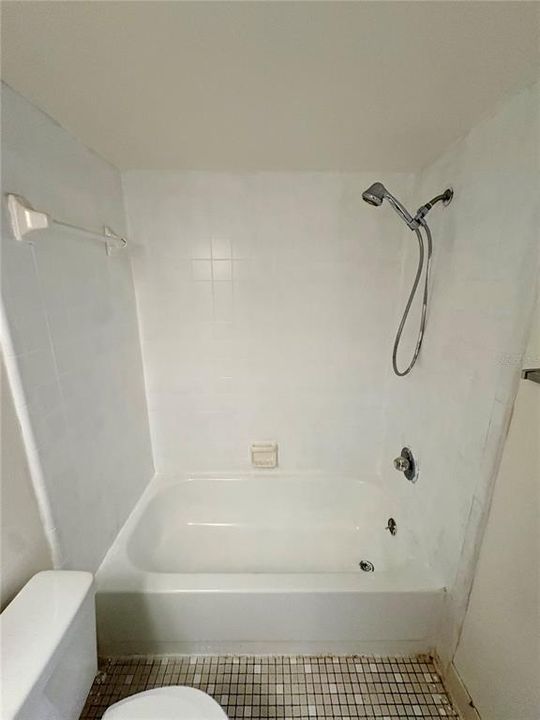 Active With Contract: $133,000 (2 beds, 2 baths, 879 Square Feet)