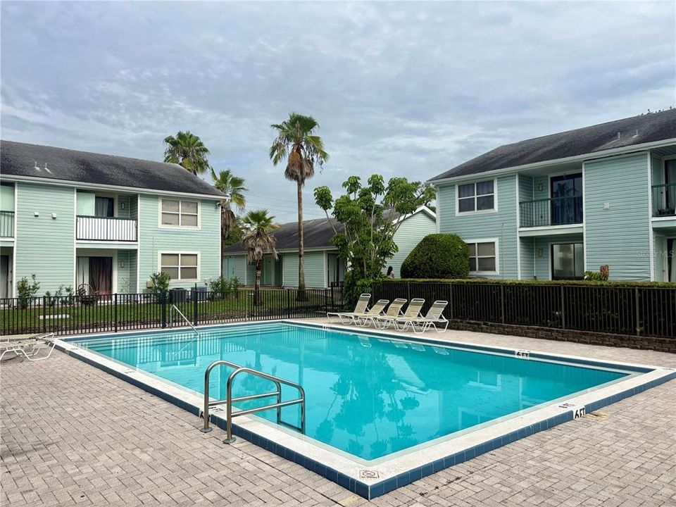 Active With Contract: $133,000 (2 beds, 2 baths, 879 Square Feet)