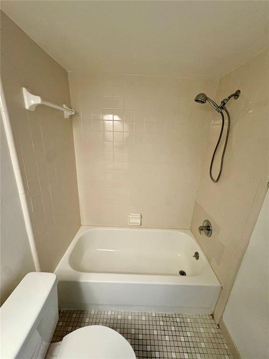 Active With Contract: $133,000 (2 beds, 2 baths, 879 Square Feet)
